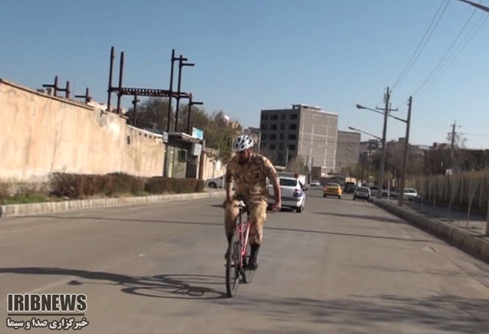 رکاب زنی برعکس دوچرخه سوار سقزی