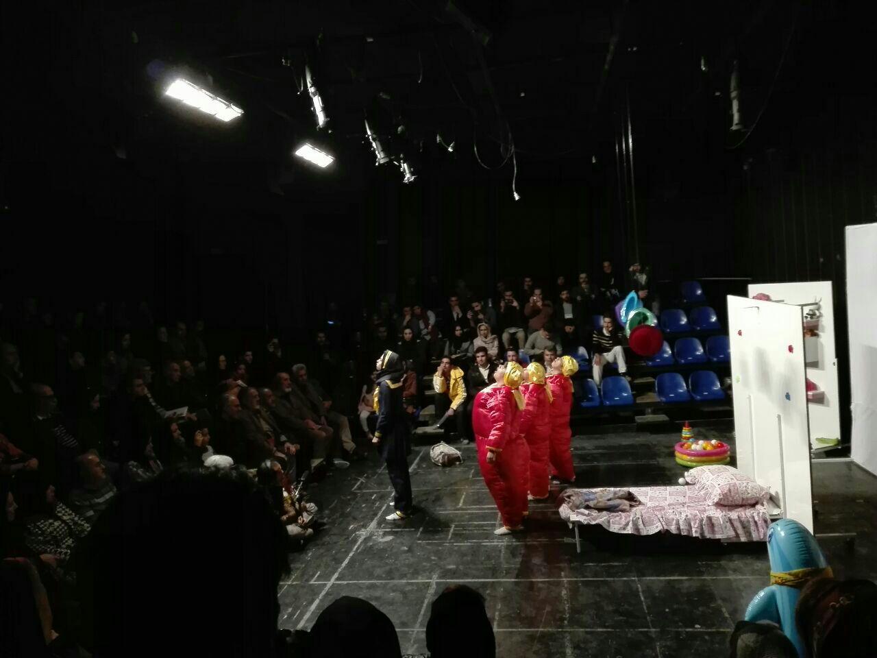 نمایش قلمبه‌ها به روی صحنه رفت