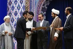 برگزاری اختتامیه جشنواره فرهنگی هنری مباهله در حرم رضوی