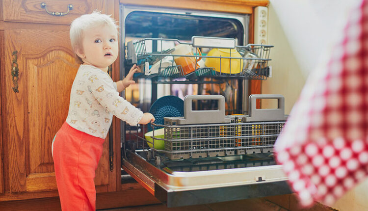 آیا استفاده از ماشین ظرفشویی موجب صرفه‌جویی در مصرف آب می‌شود؟