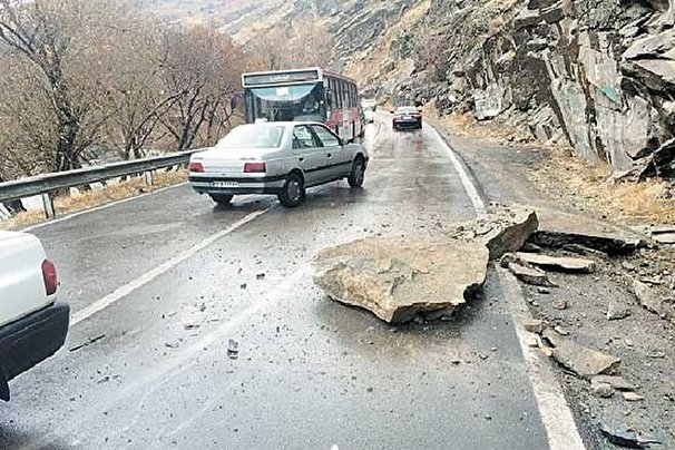 ریزش مرگبار سنگ در جاده کرج-چالوس