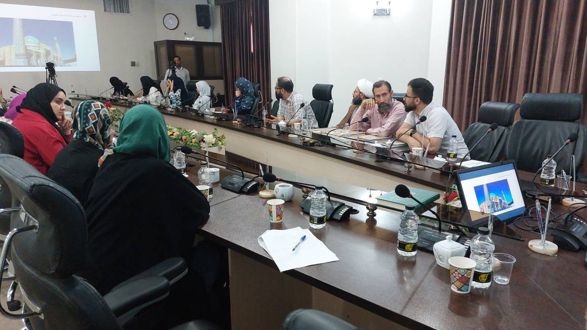 آشنایی دانشجویان دانشگاه هنر با نفایس هنر و معماری حرم مطهر رضوی آشنایی دانشجویان دانشگاه هنر با نفایس هنر و معماری حرم مطهر رضوی