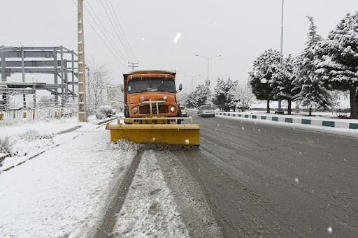 پاکسازی معابر همدان با ۴۵ گروه برفروب