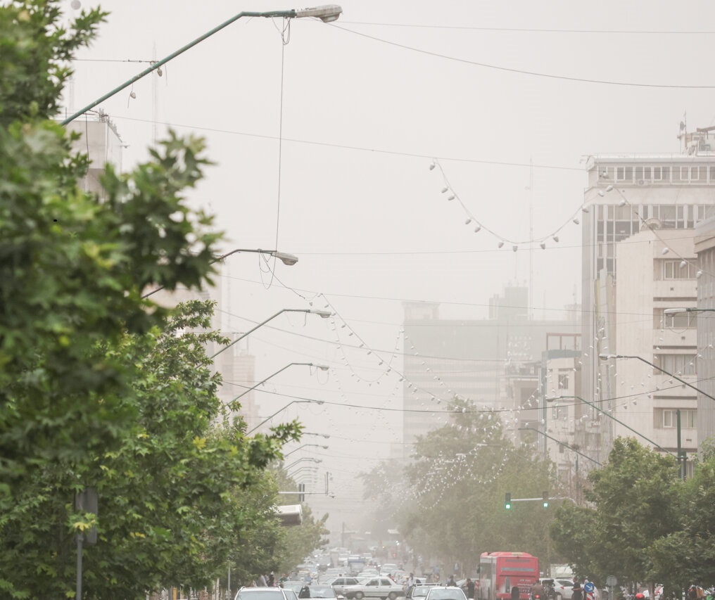 وزش باد و گرد و غبار جنوب آذربایجان غربی را فرا می‌گیرد