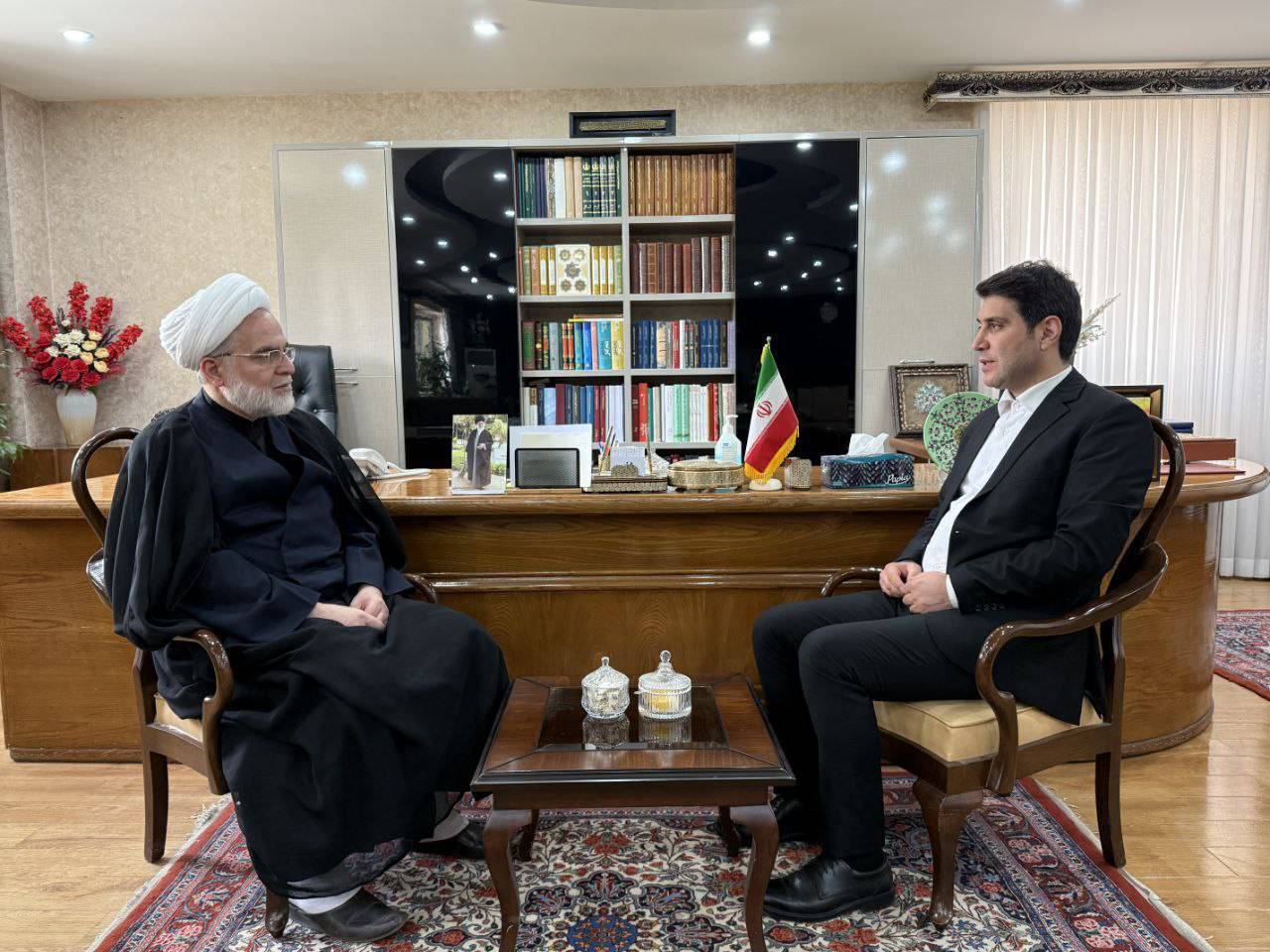 بیانیه مشترک استاندار و نماینده ولی فقیه در کردستان در محکومیت توهین به مقدسات اهل سنت بیانیه مشترک استاندار و نماینده ولی فقیه در کردستان در محکومیت توهین به مقدسات اهل سنت