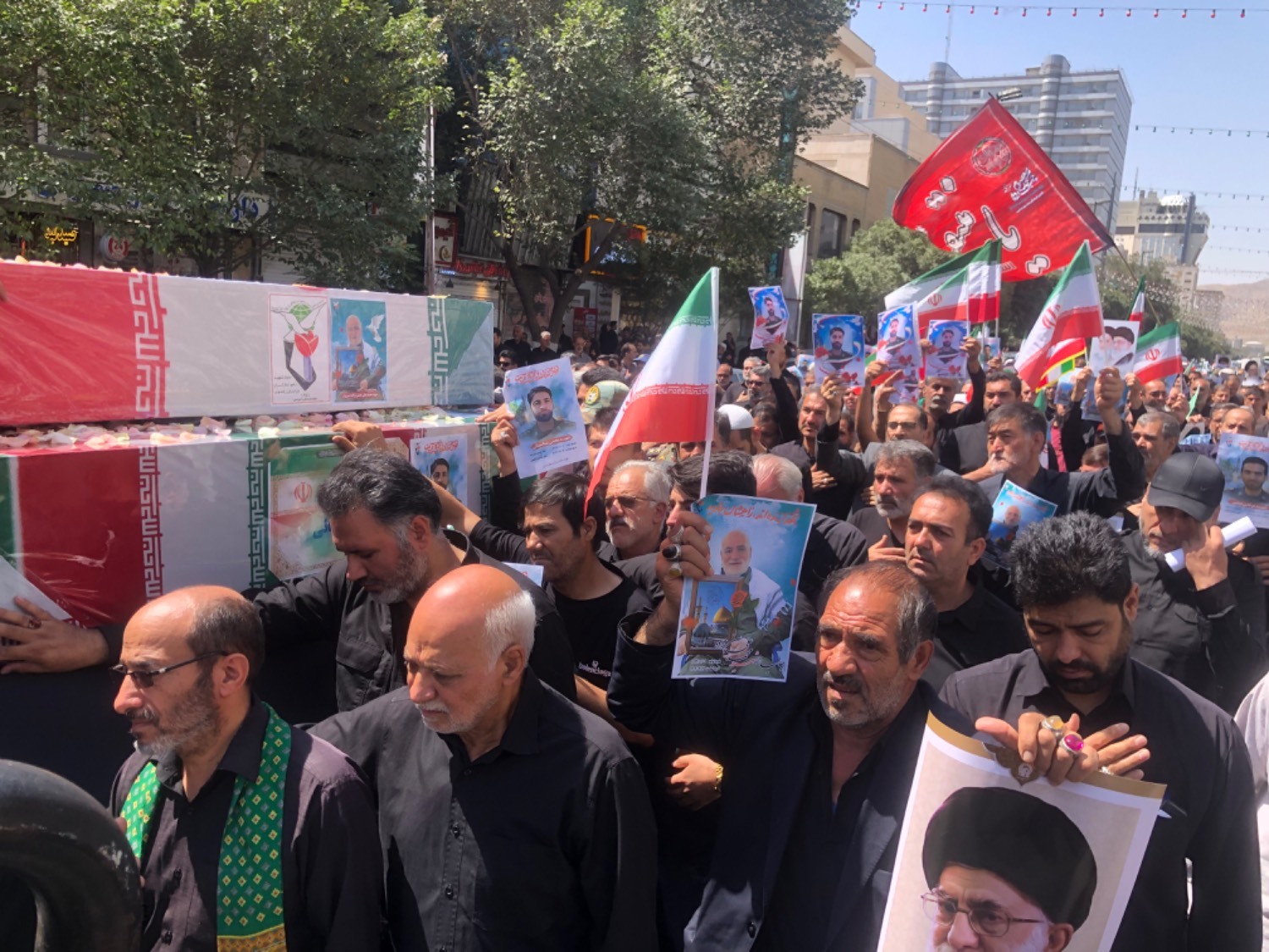 برگزاری مراسم تشیع پیکر سه شهید در مشهد