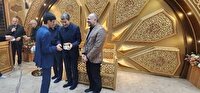 اعطای هدایای متبرک رهبر انقلاب به قاریان نوجوان اصفهانی
