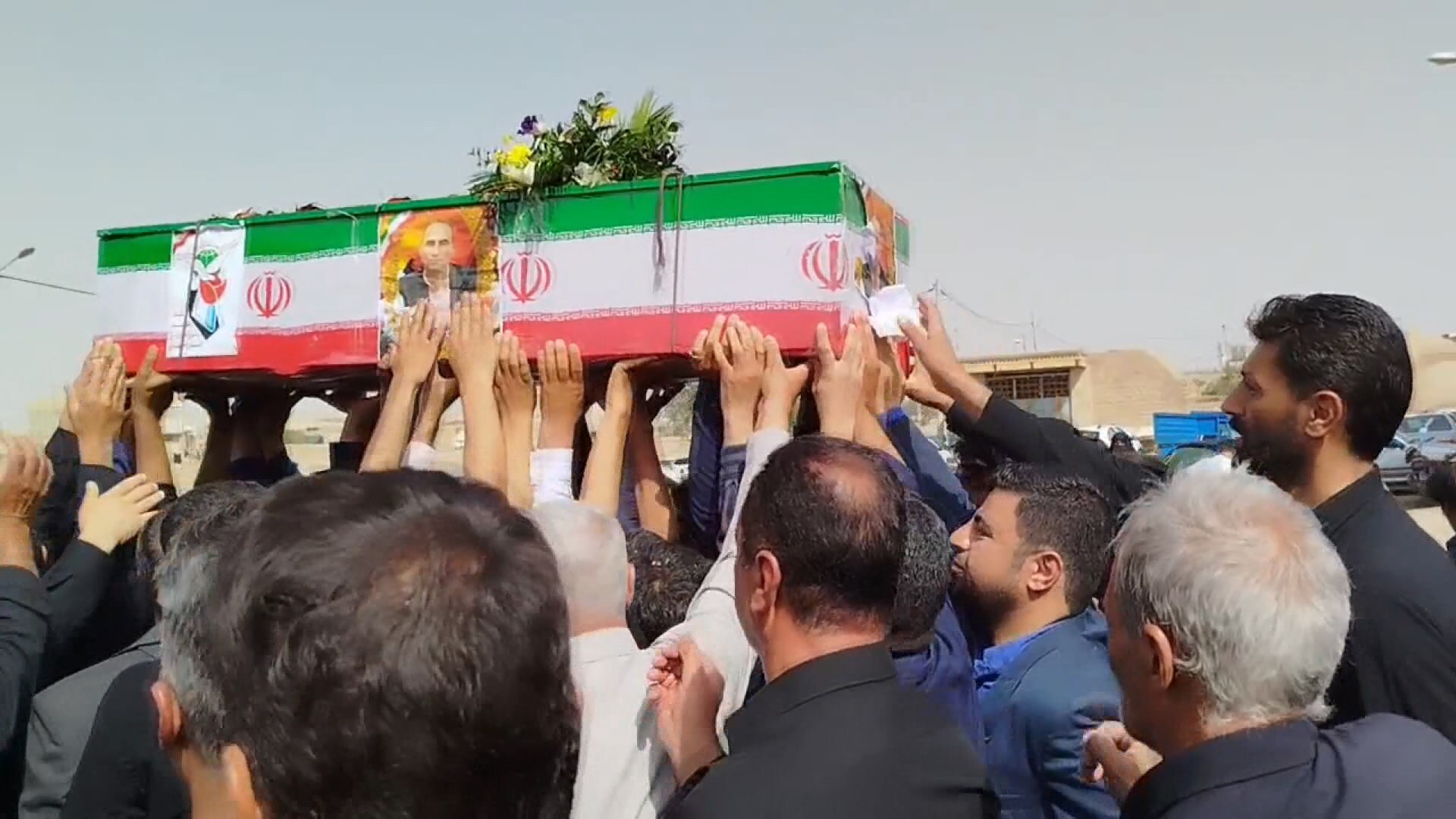 تشییع و خاکسپاری شهید روح اله تقیان قورتانی در شهرستان ورزنه