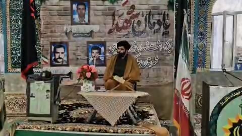 خون شهدا؛ موجب بصیرت و چراغ راه انسانها خون شهدا؛ موجب بصیرت و چراغ راه انسانها