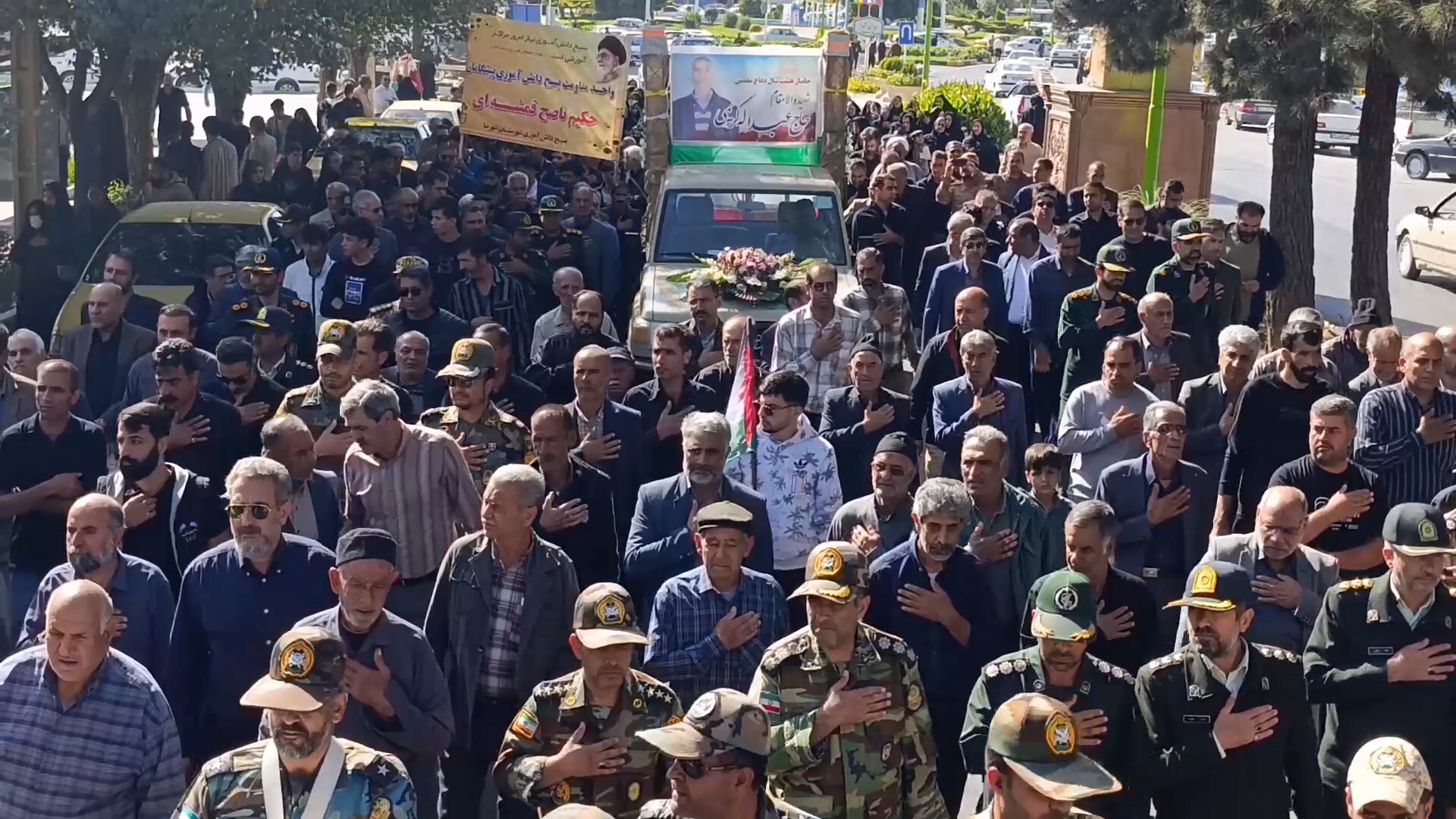 تشییع پیکر جانباز شهید حاج عبدالله کریمی در شهرضا تشییع پیکر جانباز شهید حاج عبدالله کریمی در شهرضا