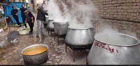 پخت ده دیگ آش نذری در کاشان