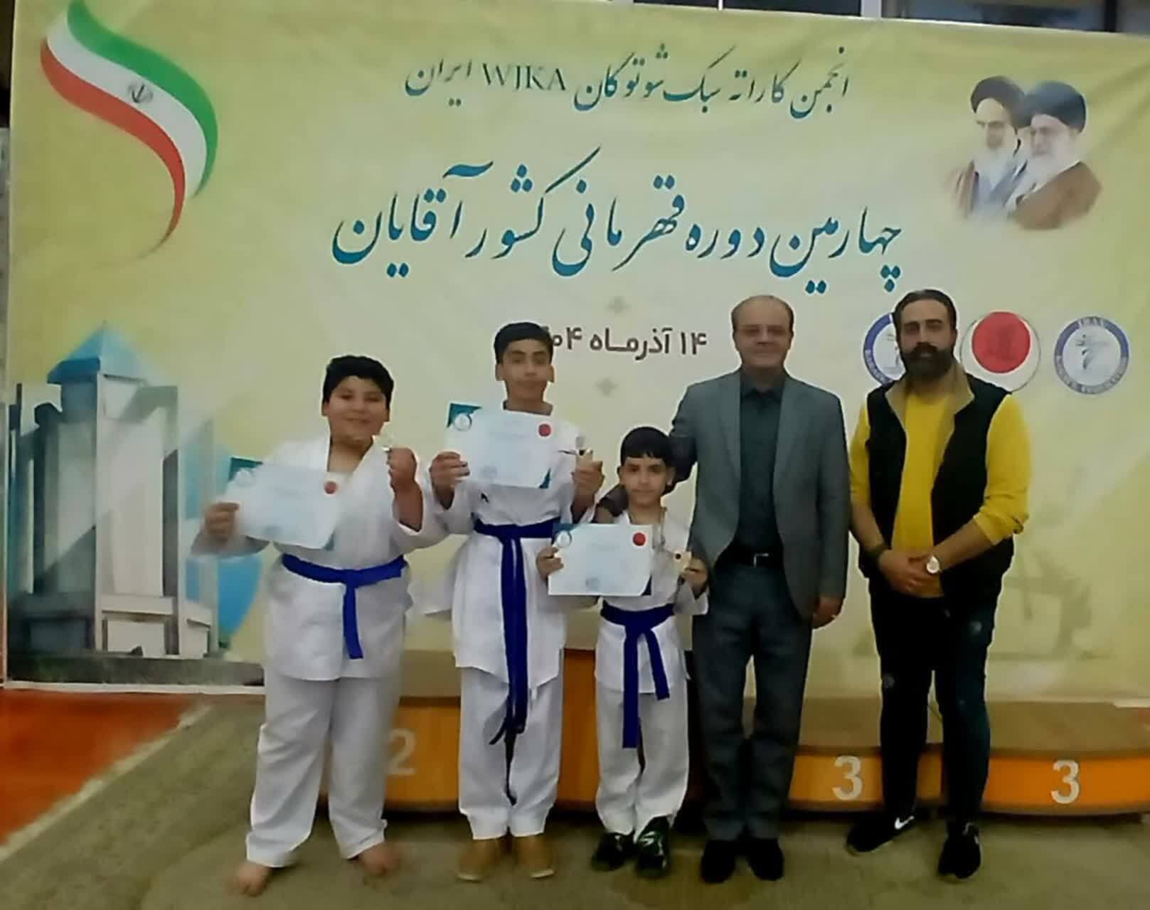 ۵ نشانرنگارنگ برای کاراته کاهای قمی ۵ نشانرنگارنگ برای کاراته کاهای قمی